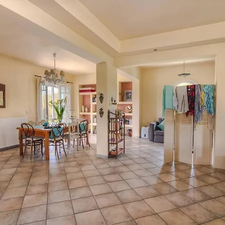 Ferienhaus The House Romírion