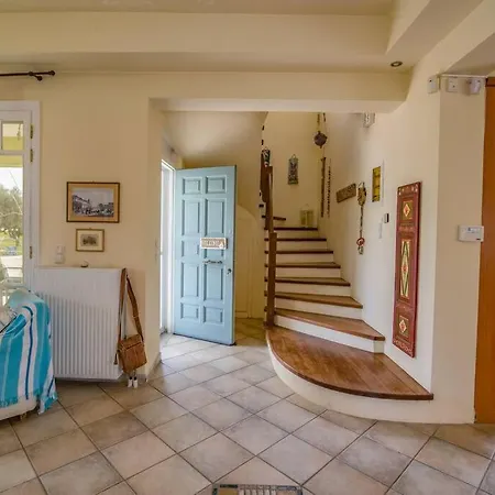 Holiday home The House Romirion